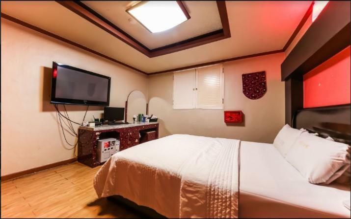 Prince Hotel Gwangju Metropolitan City Exterior photo