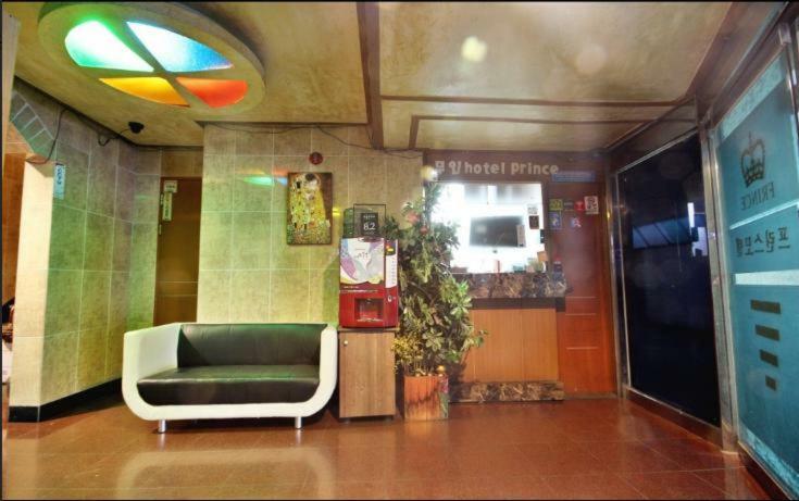 Prince Hotel Gwangju Metropolitan City Exterior photo