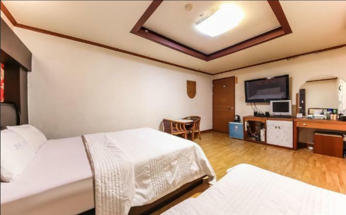 Prince Hotel Gwangju Metropolitan City Exterior photo