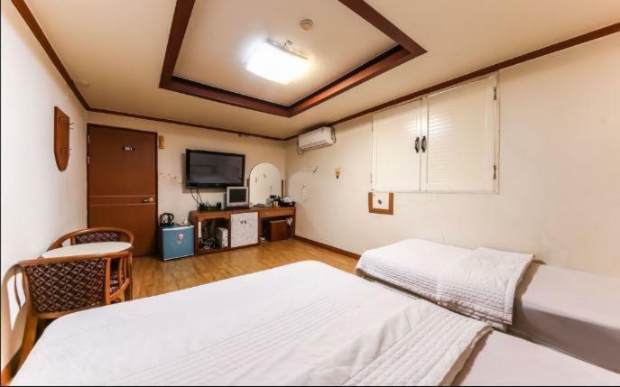 Prince Hotel Gwangju Metropolitan City Exterior photo
